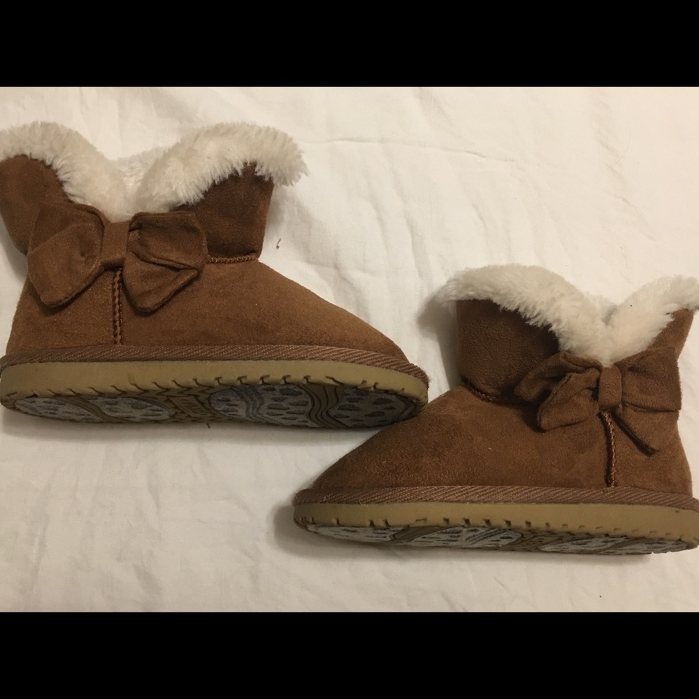 Toddlers size 7 Children’s place brand boots